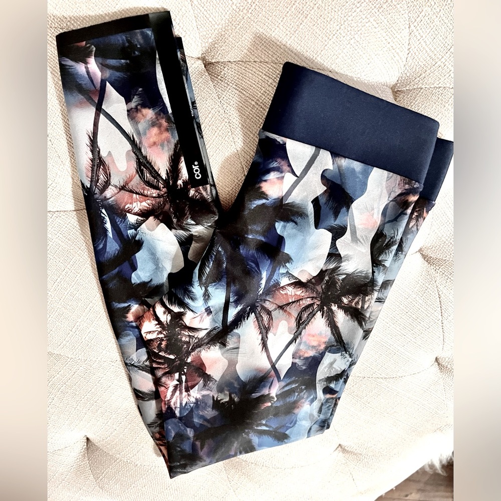 NWOT COR Yoga Pilates leggings. With Hawaiian print. Sz XS 25”